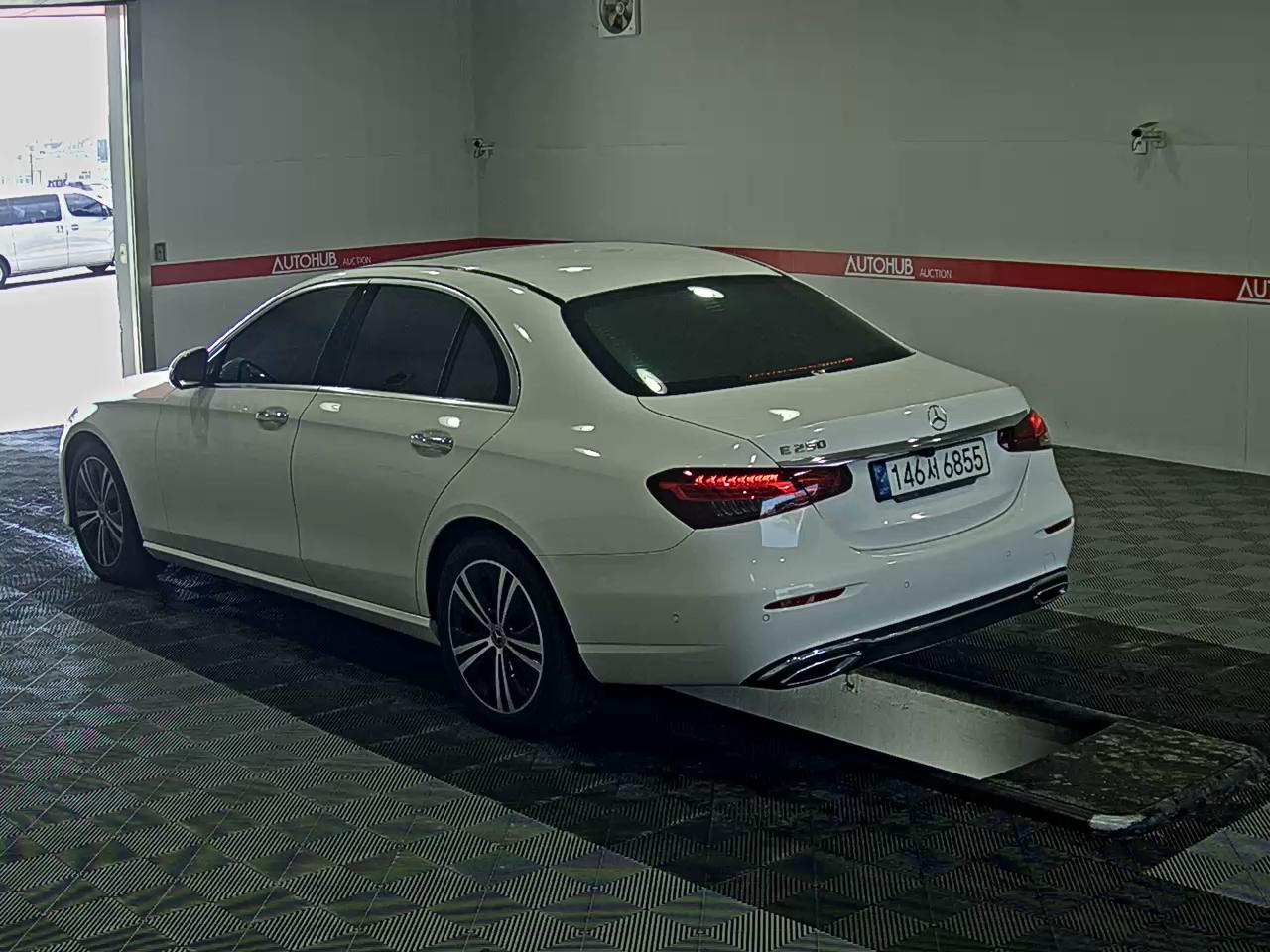 Mercedes-Benz E-Class 2021 - Image 5