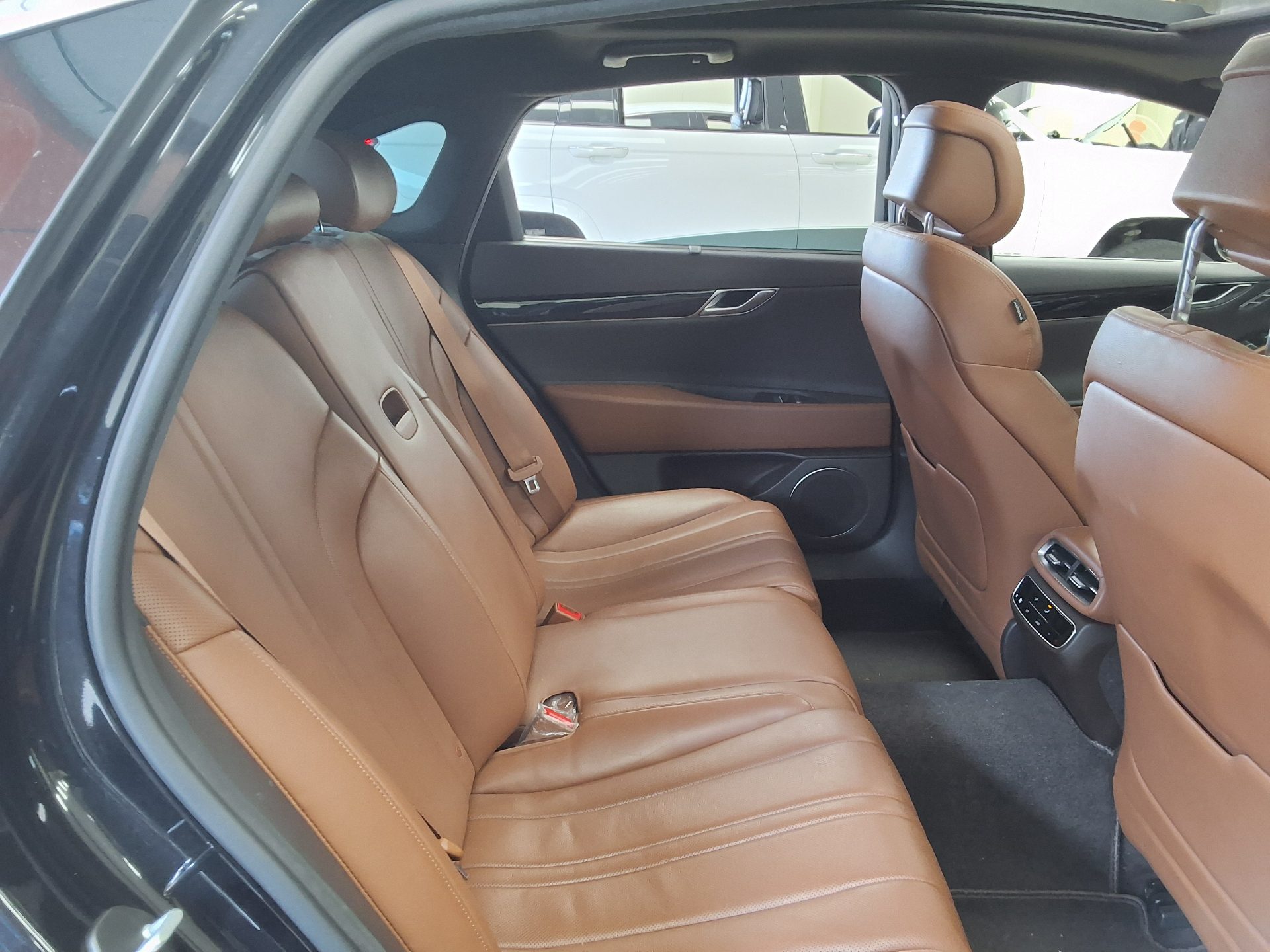 Hyundai Genesis 2021 - Image 12