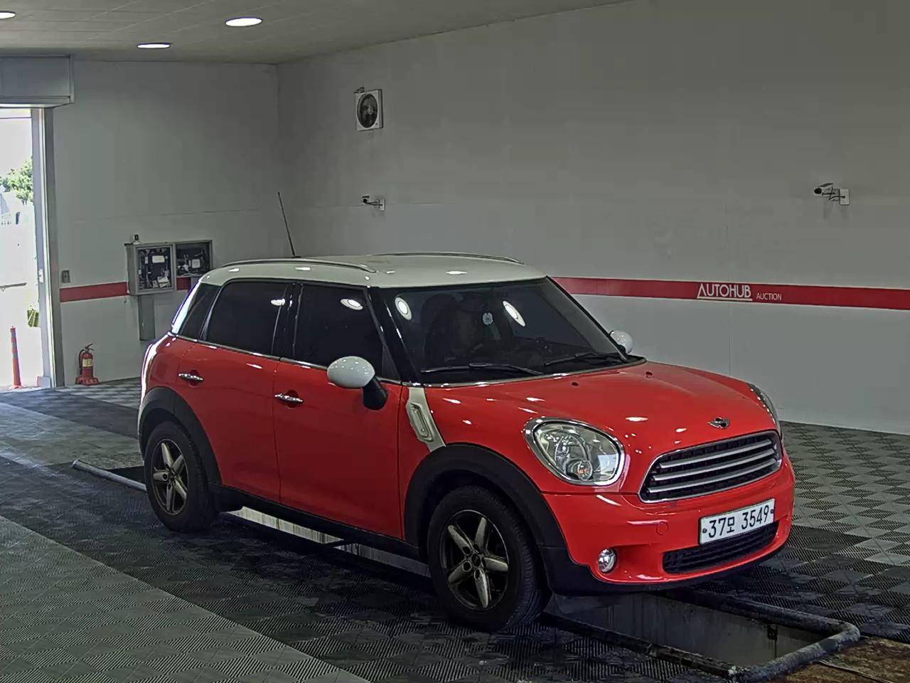 BMW MINI 2012 - Image 2