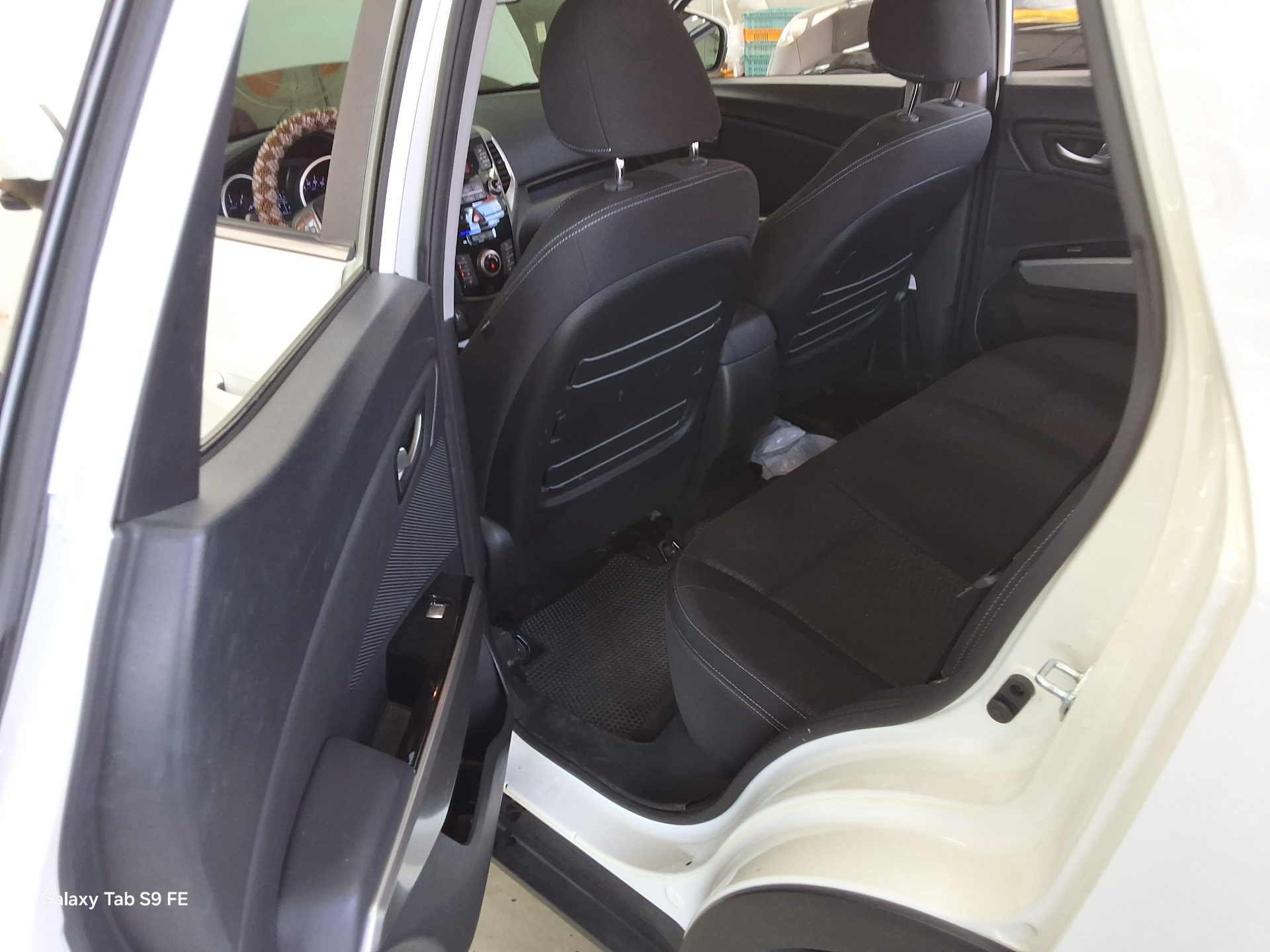 KG Mobility Tivoli 2016 - Image 11