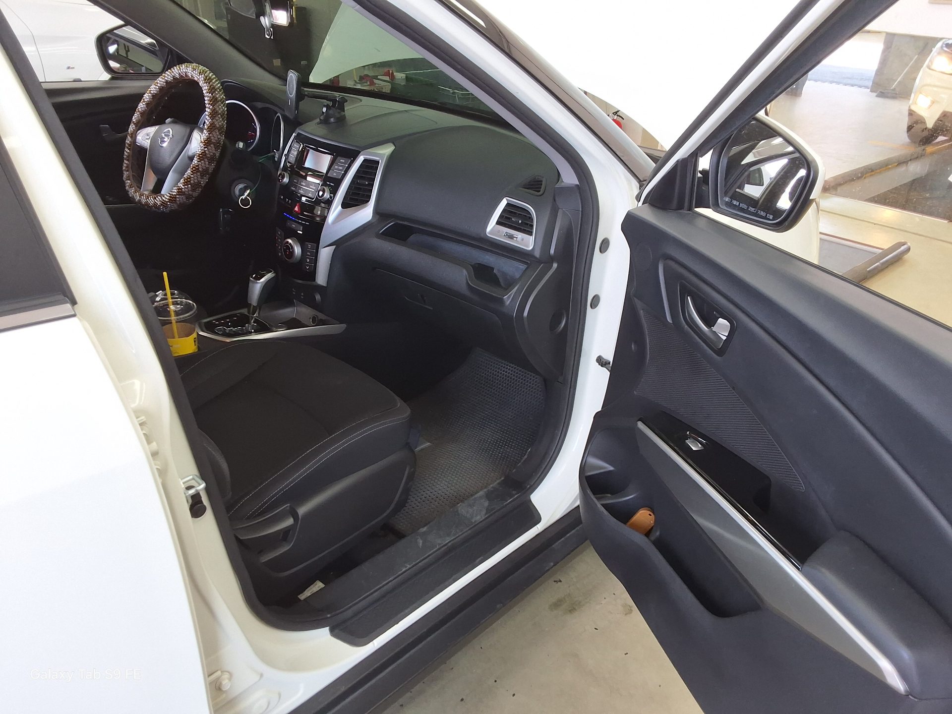 KG Mobility Tivoli 2016 - Image 13