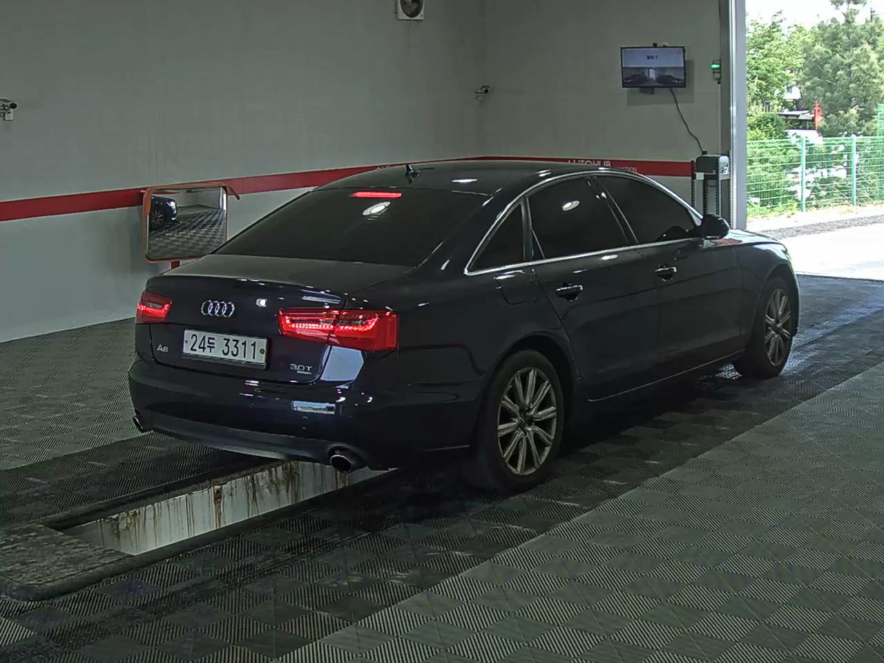 Audi A6 - 4
