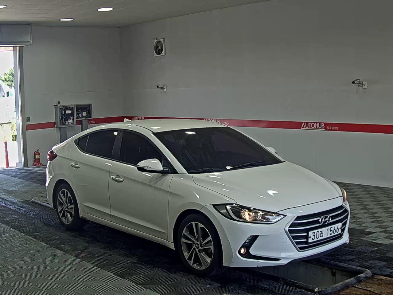 Hyundai Elantra 2018 - Image 2