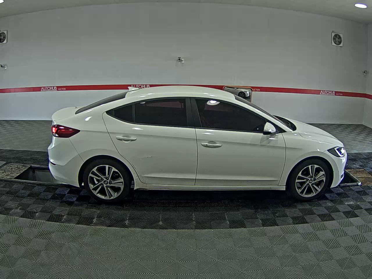 Hyundai Elantra 2018 - Image 3