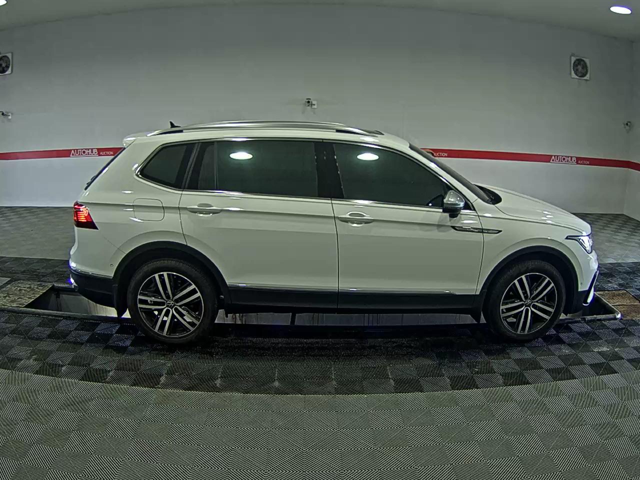Volkswagen Tiguan 2023 - Image 3