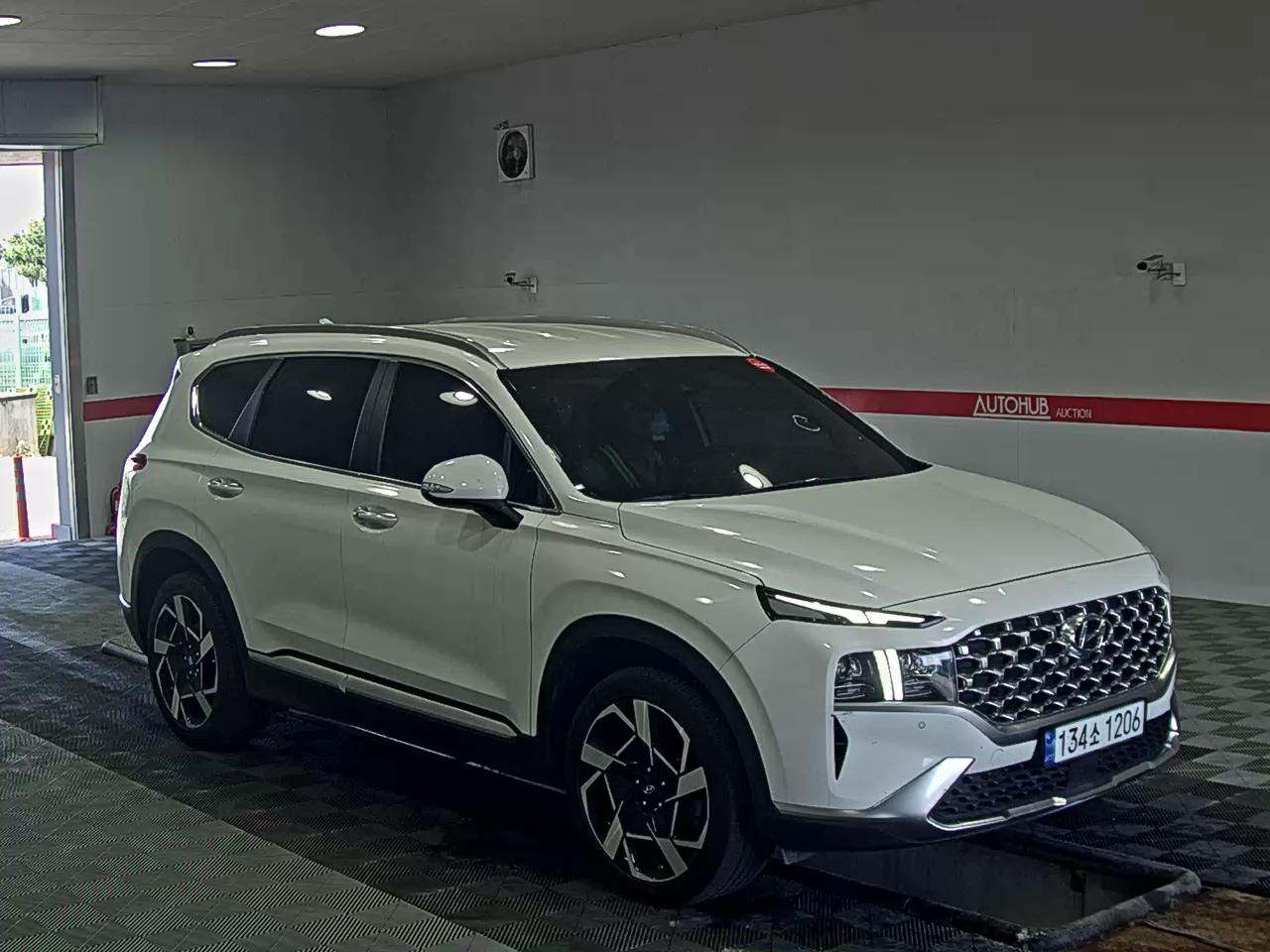 Hyundai Santa Fe 2021 - Image 2