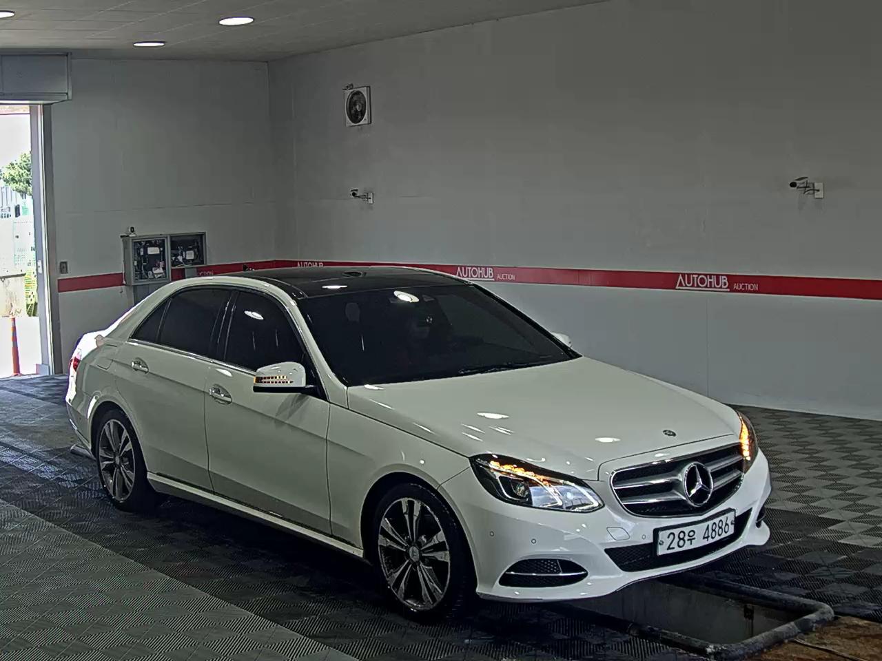 Mercedes-Benz E-Class 2014 - Image 2