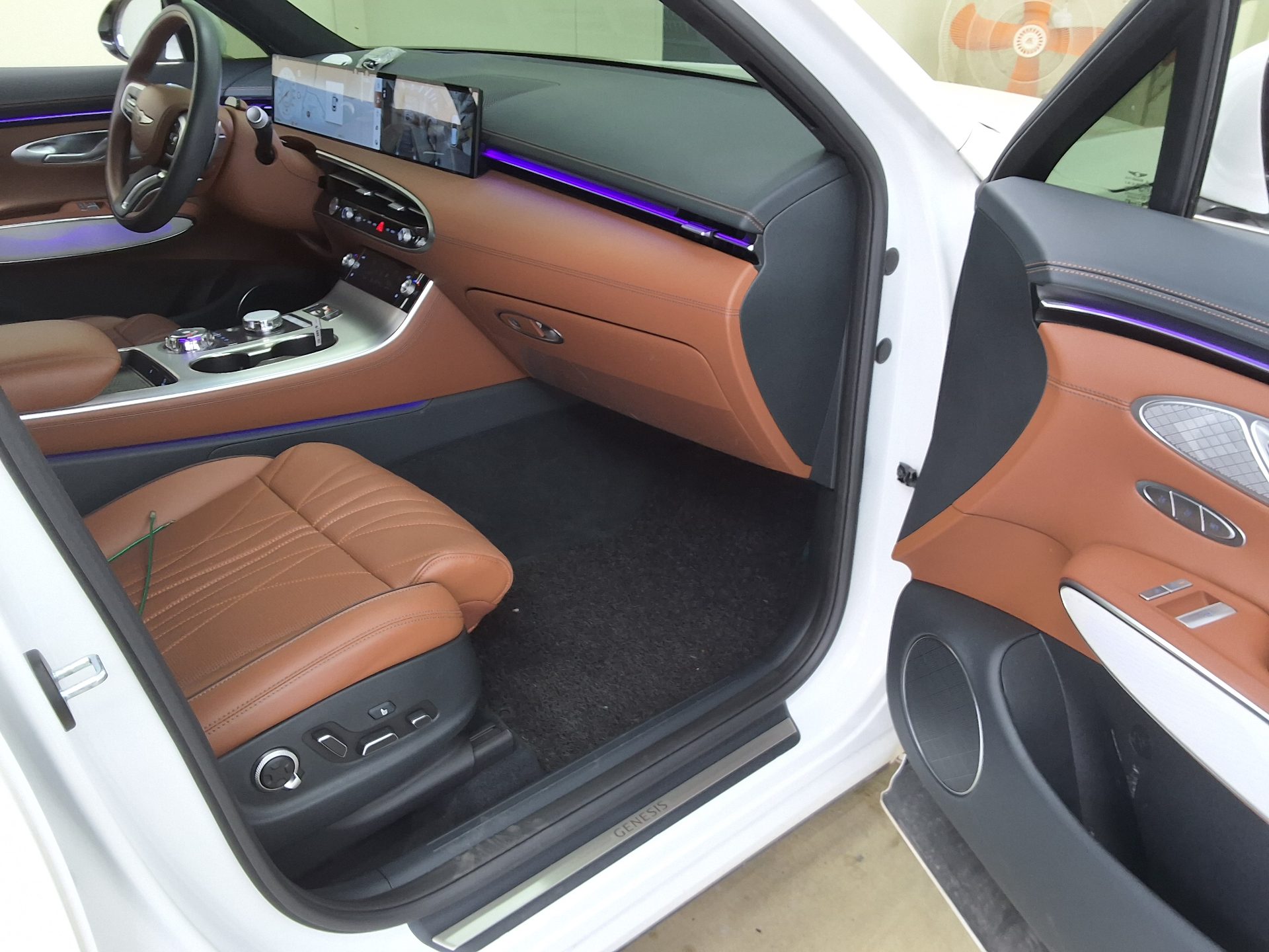 2025 - genesis gv70
