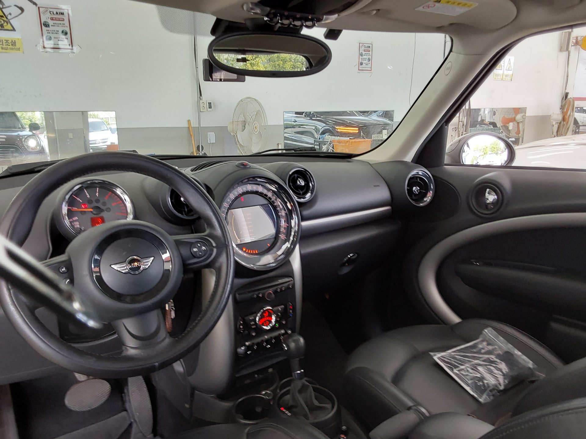 BMW MINI 2015 - Image 11