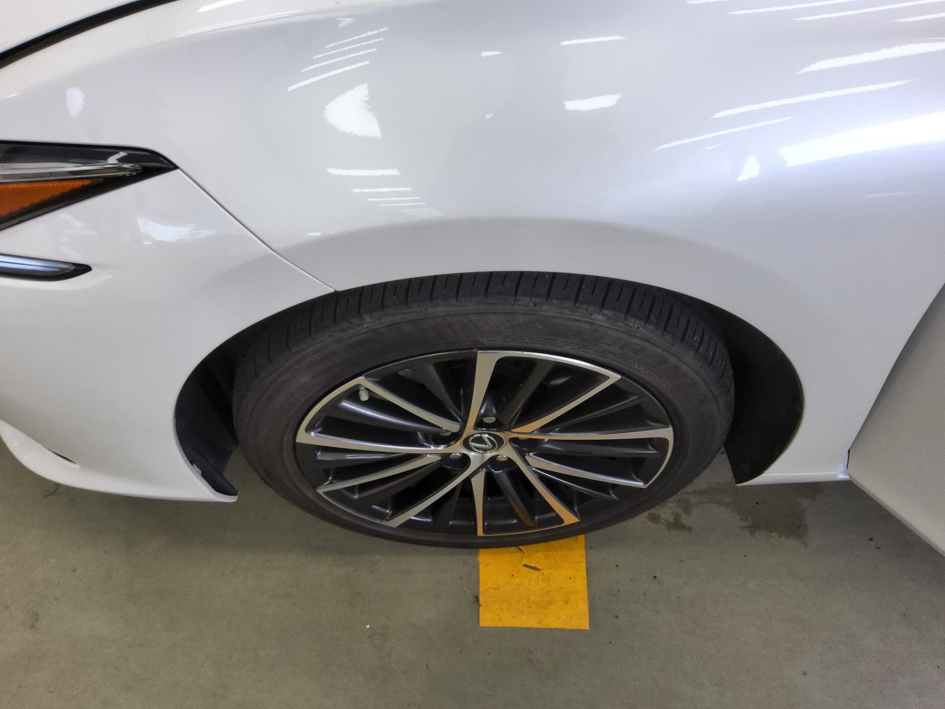 Lexus ES 2023 - Image 18