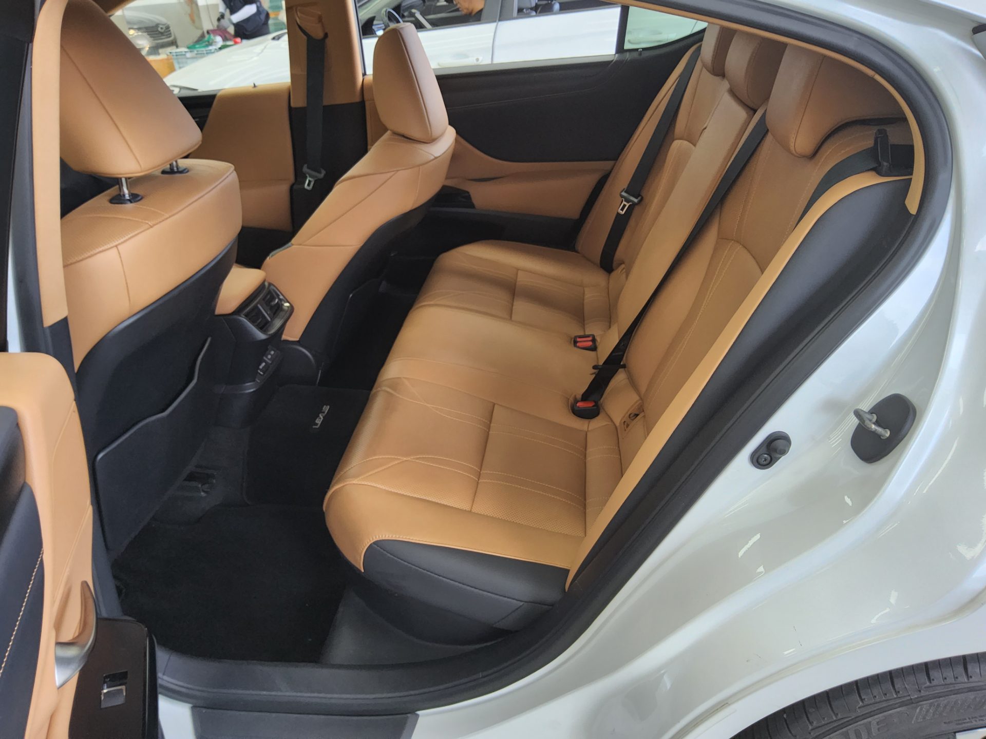 Lexus ES 2023 - Image 11