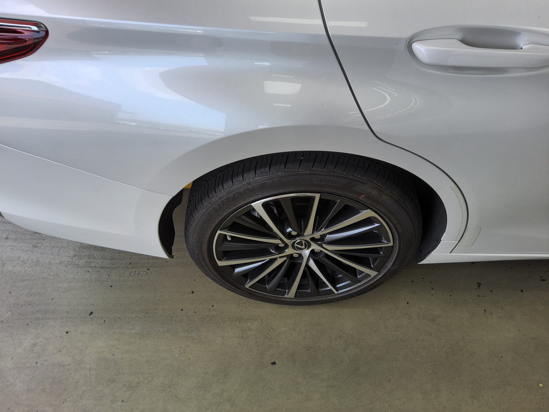 Lexus ES 2023 - Image 21