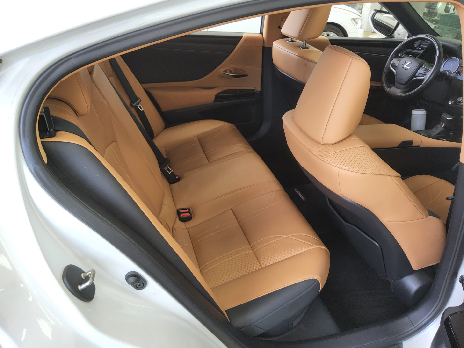 Lexus ES 2023 - Image 12