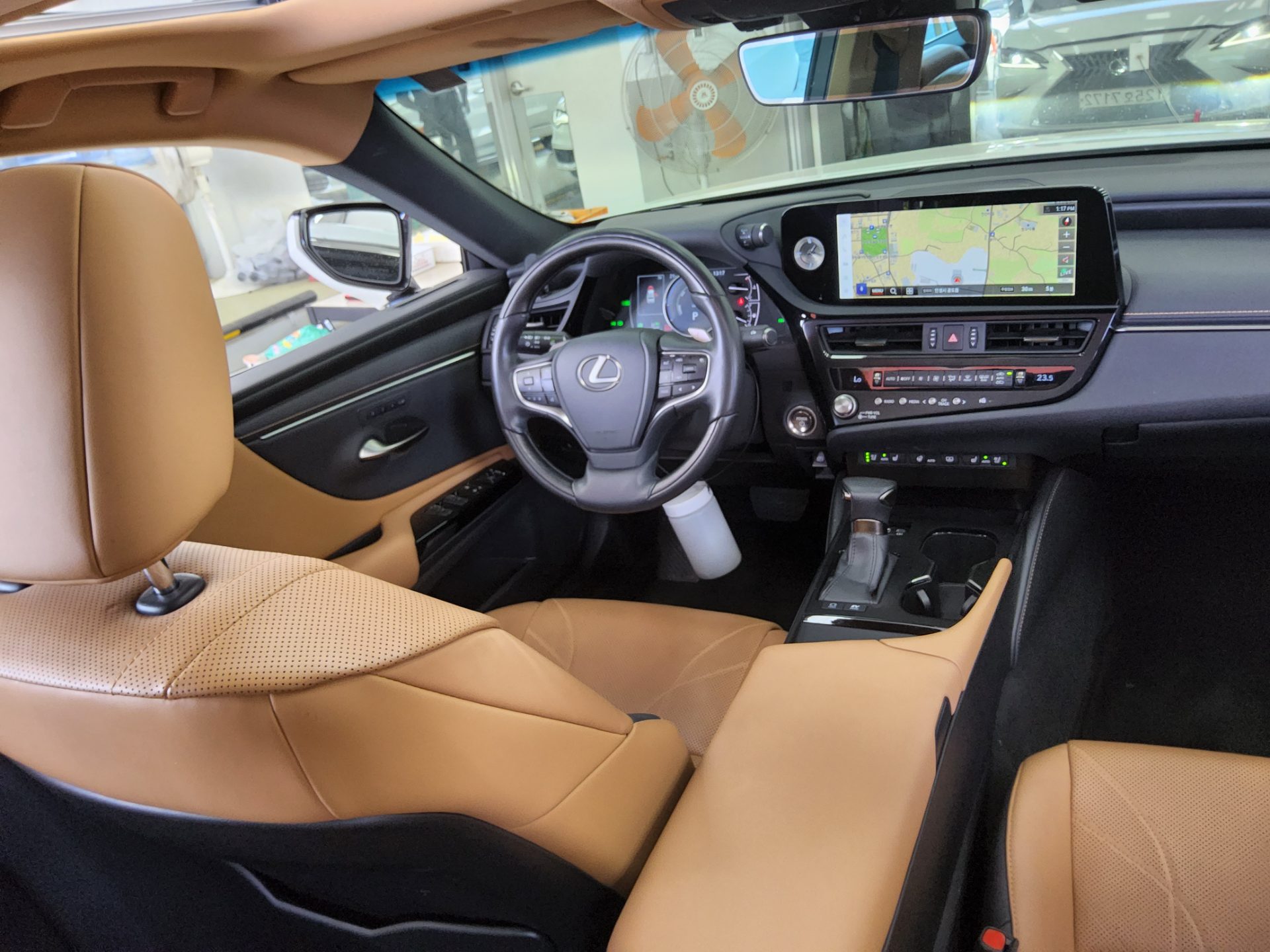 Lexus ES 2023 - Image 10