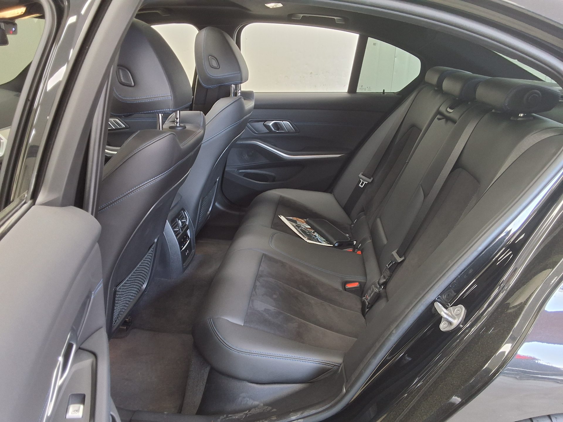 BMW 3 Series 2022 - Image 11