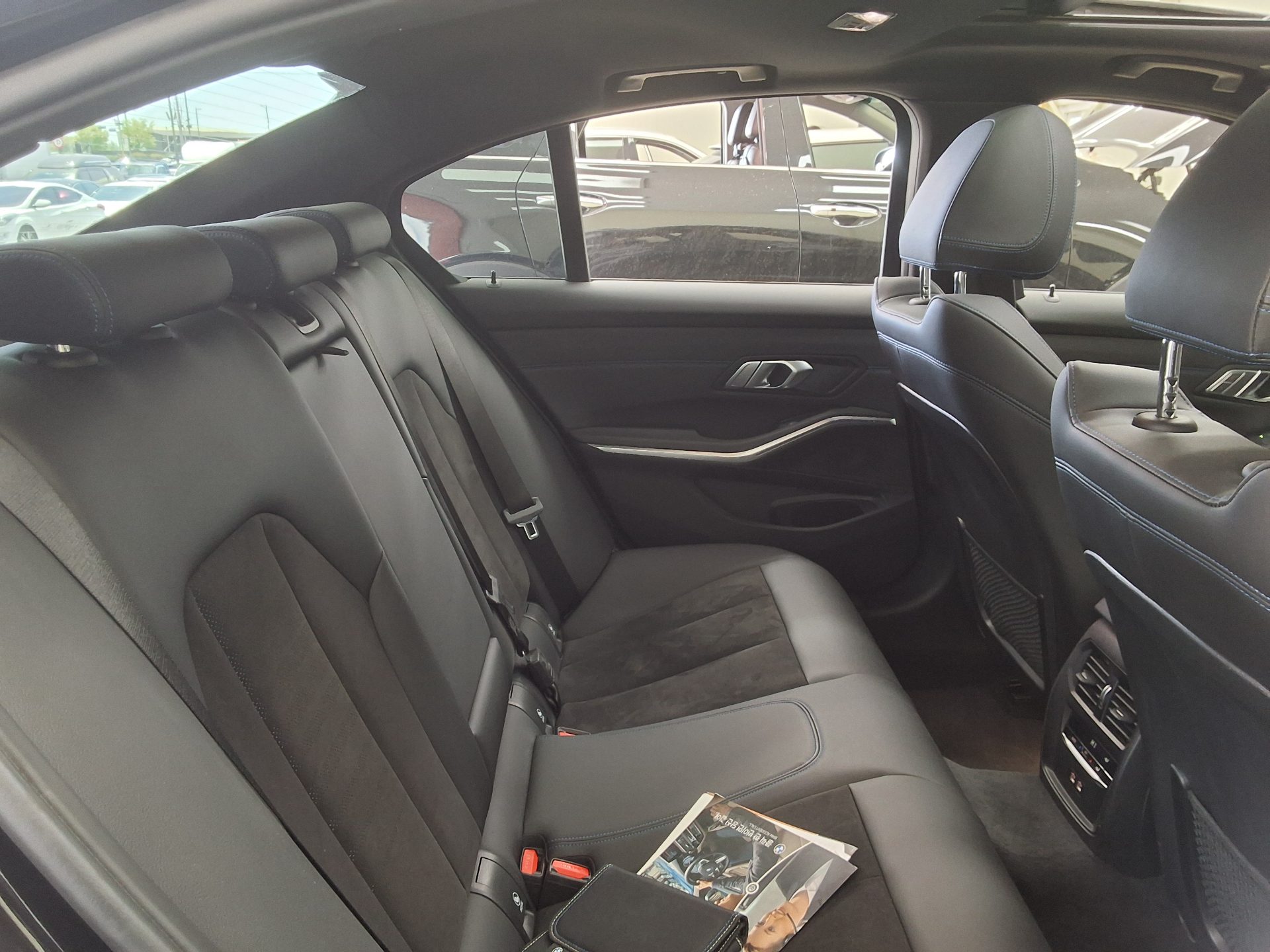BMW 3 Series 2022 - Image 12