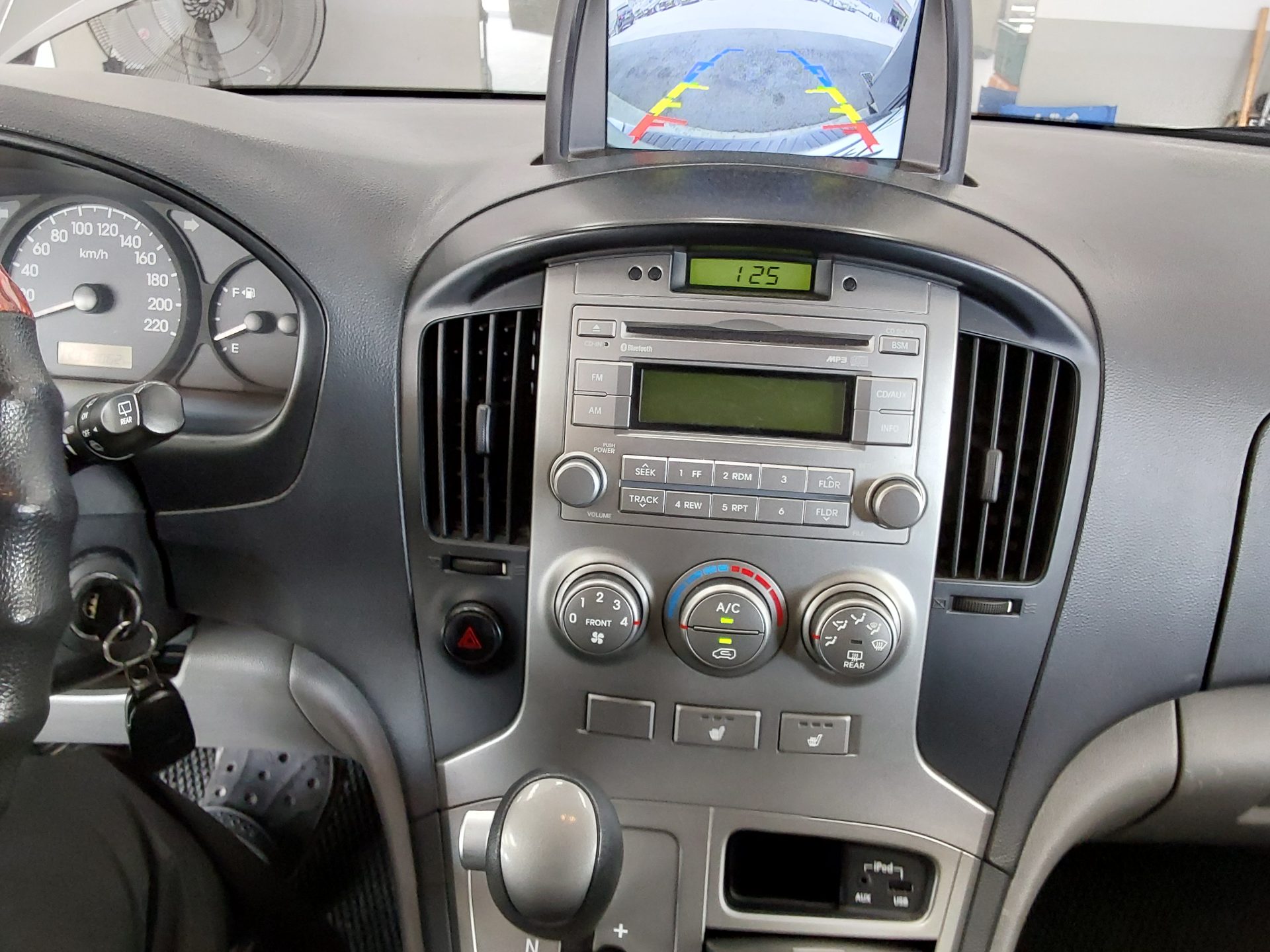 Hyundai Grand Starex 2015 - Image 17