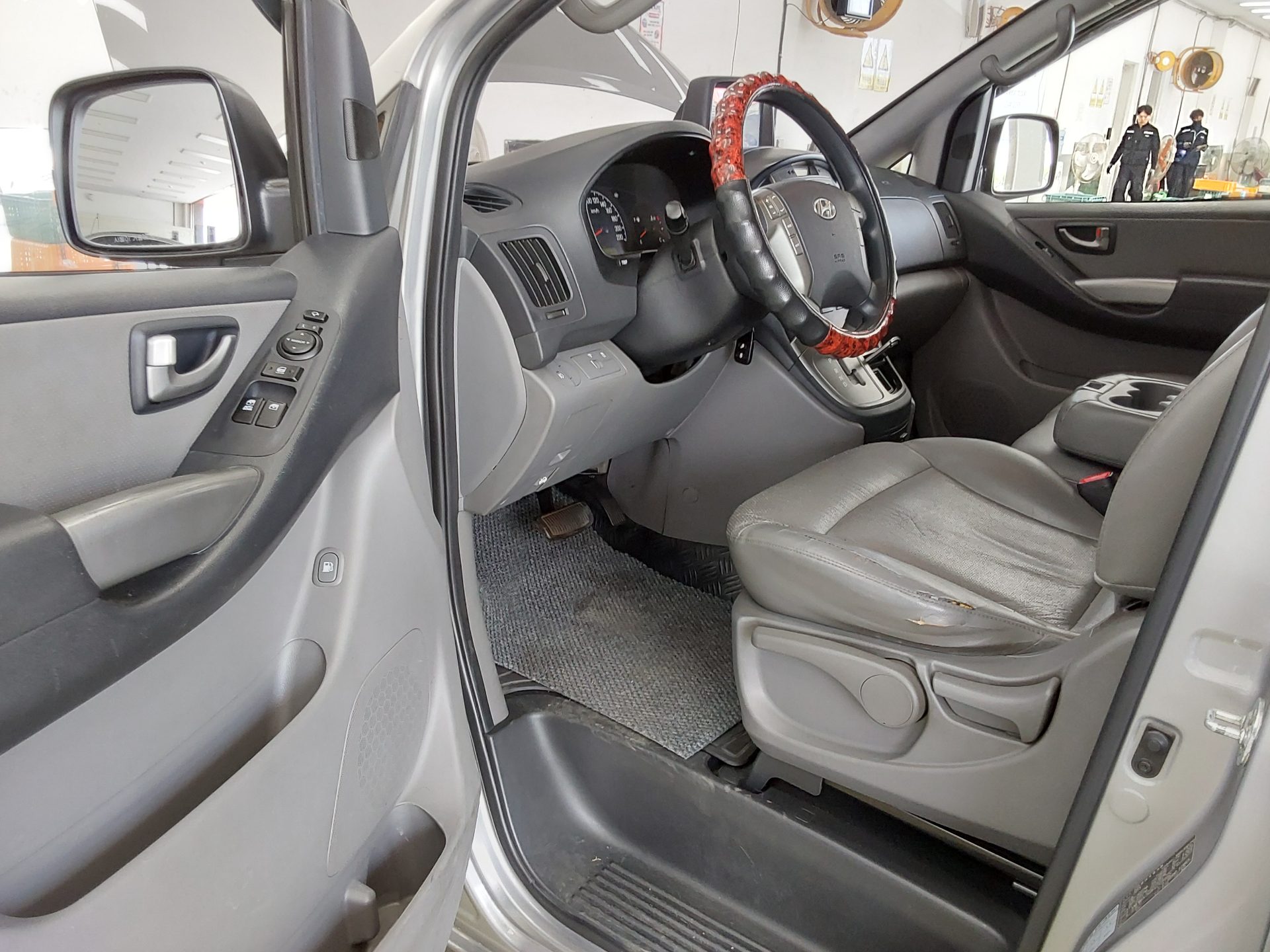 Hyundai Grand Starex 2015 - Image 10