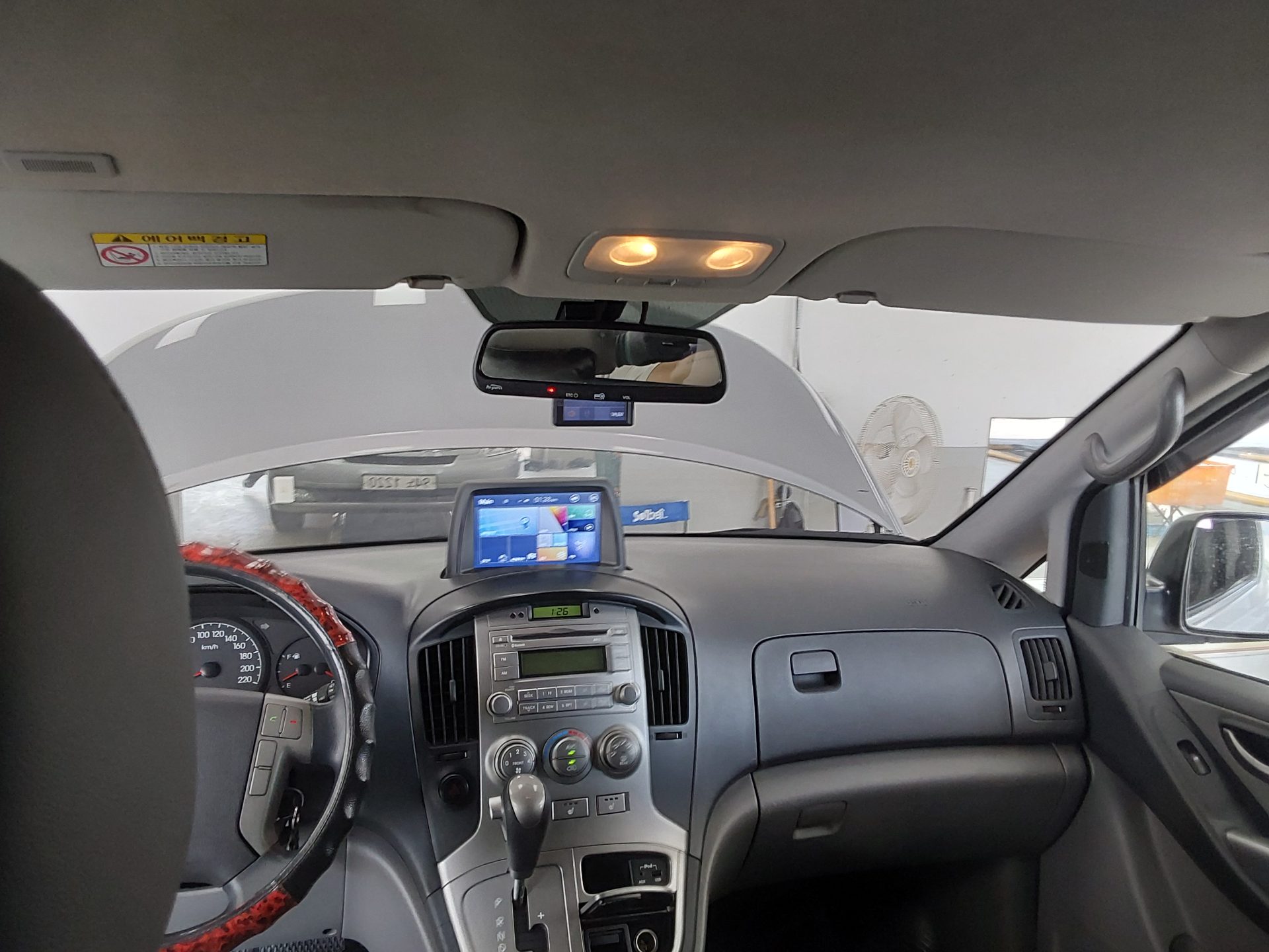 Hyundai Grand Starex 2015 - Image 11