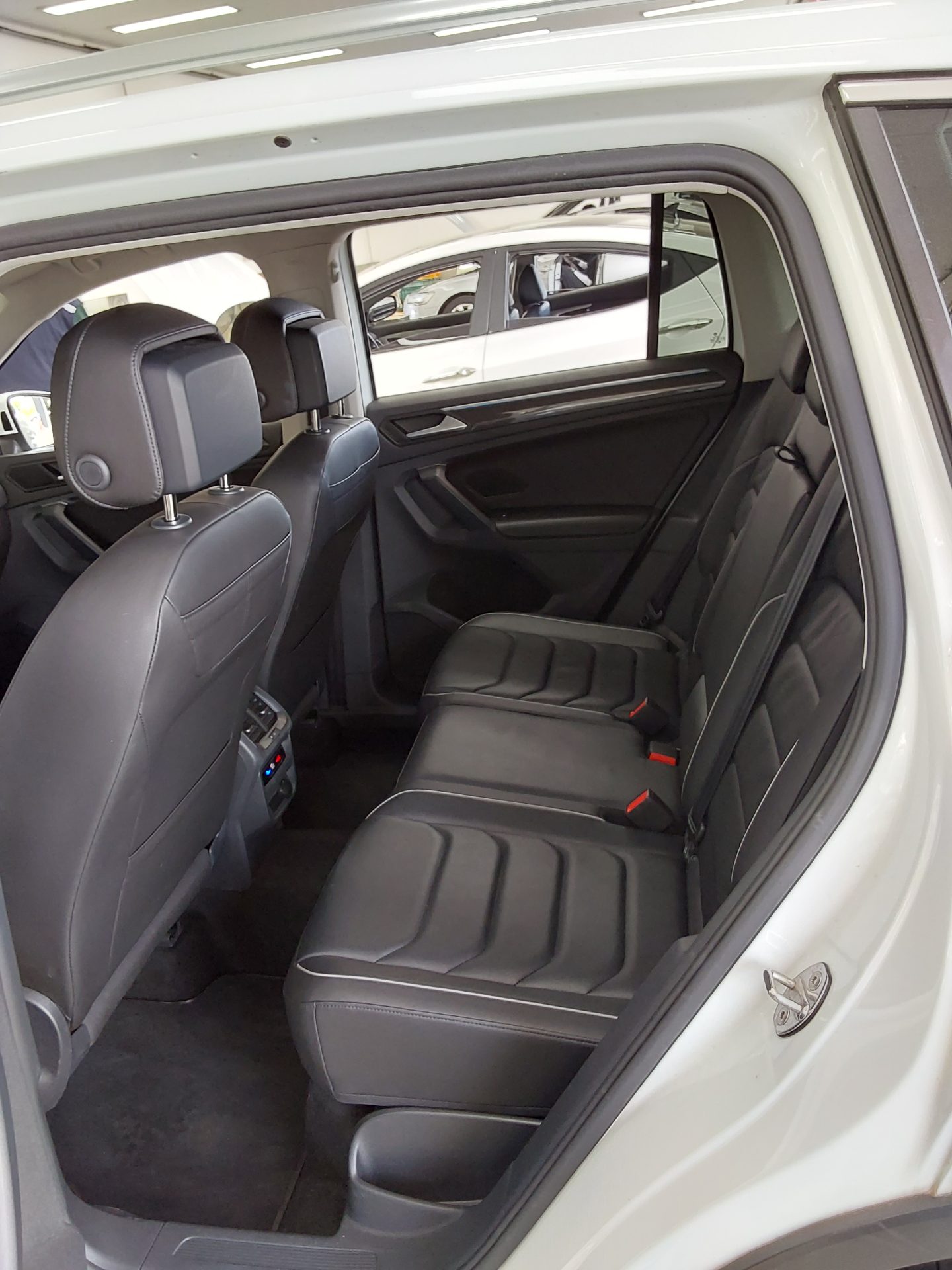 Volkswagen Tiguan 2023 - Image 11