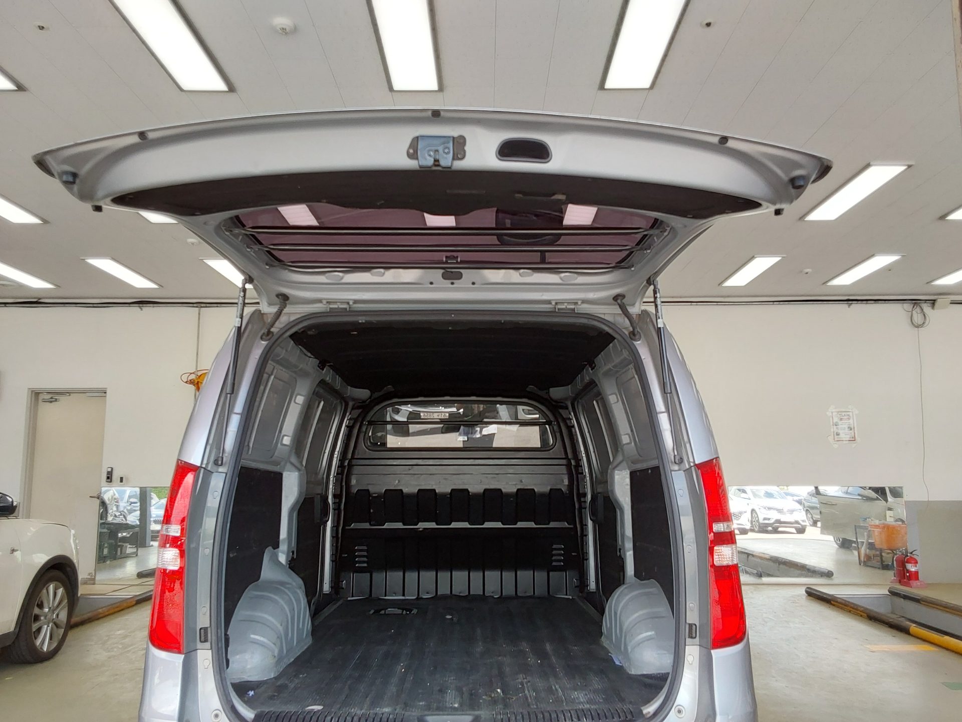 Hyundai Grand Starex 2015 - Image 15