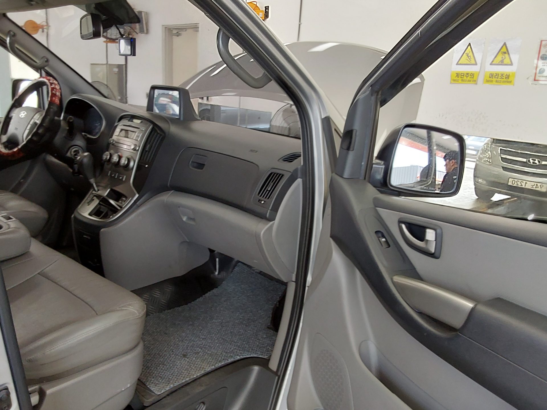 Hyundai Grand Starex 2015 - Image 14