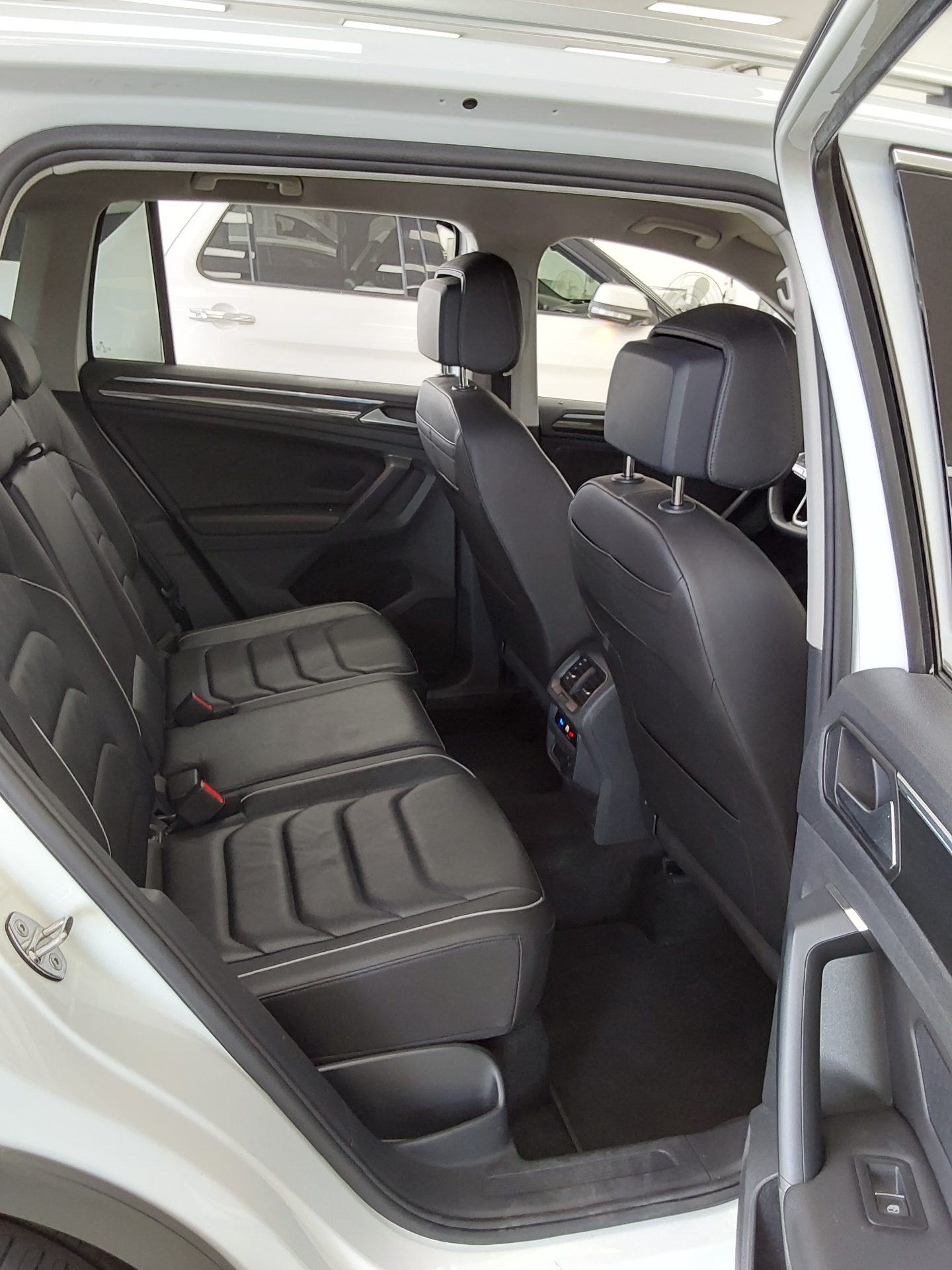 Volkswagen Tiguan 2023 - Image 12