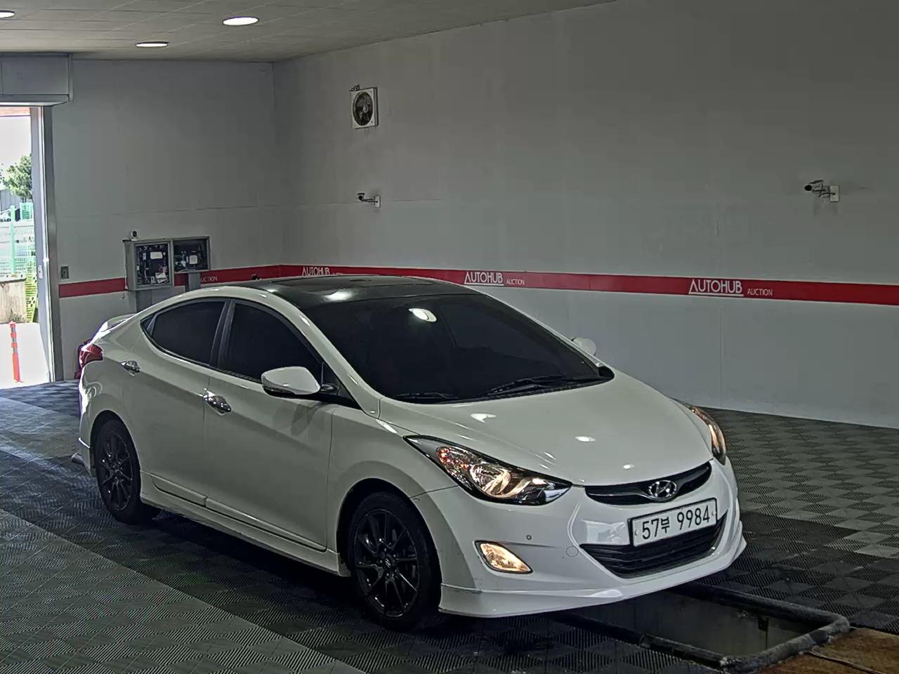 Hyundai Elantra 2013 - Image 2