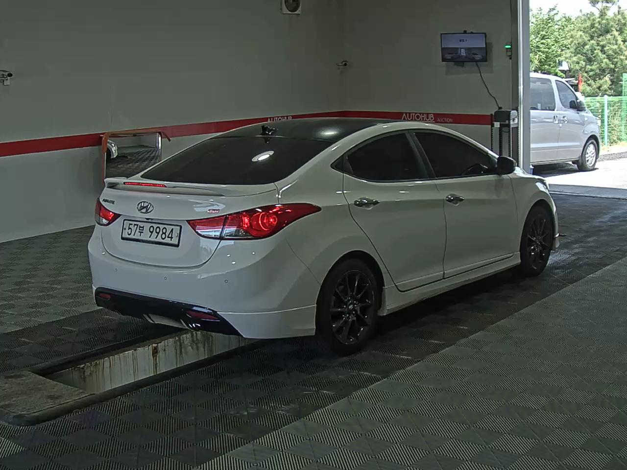 Hyundai Elantra 2013 - Image 4