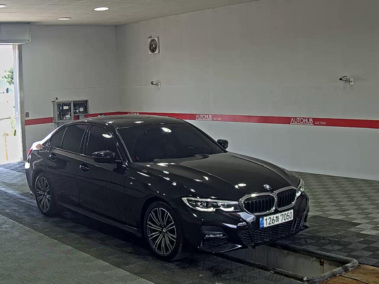 BMW 3 Series 2022 - Image 2