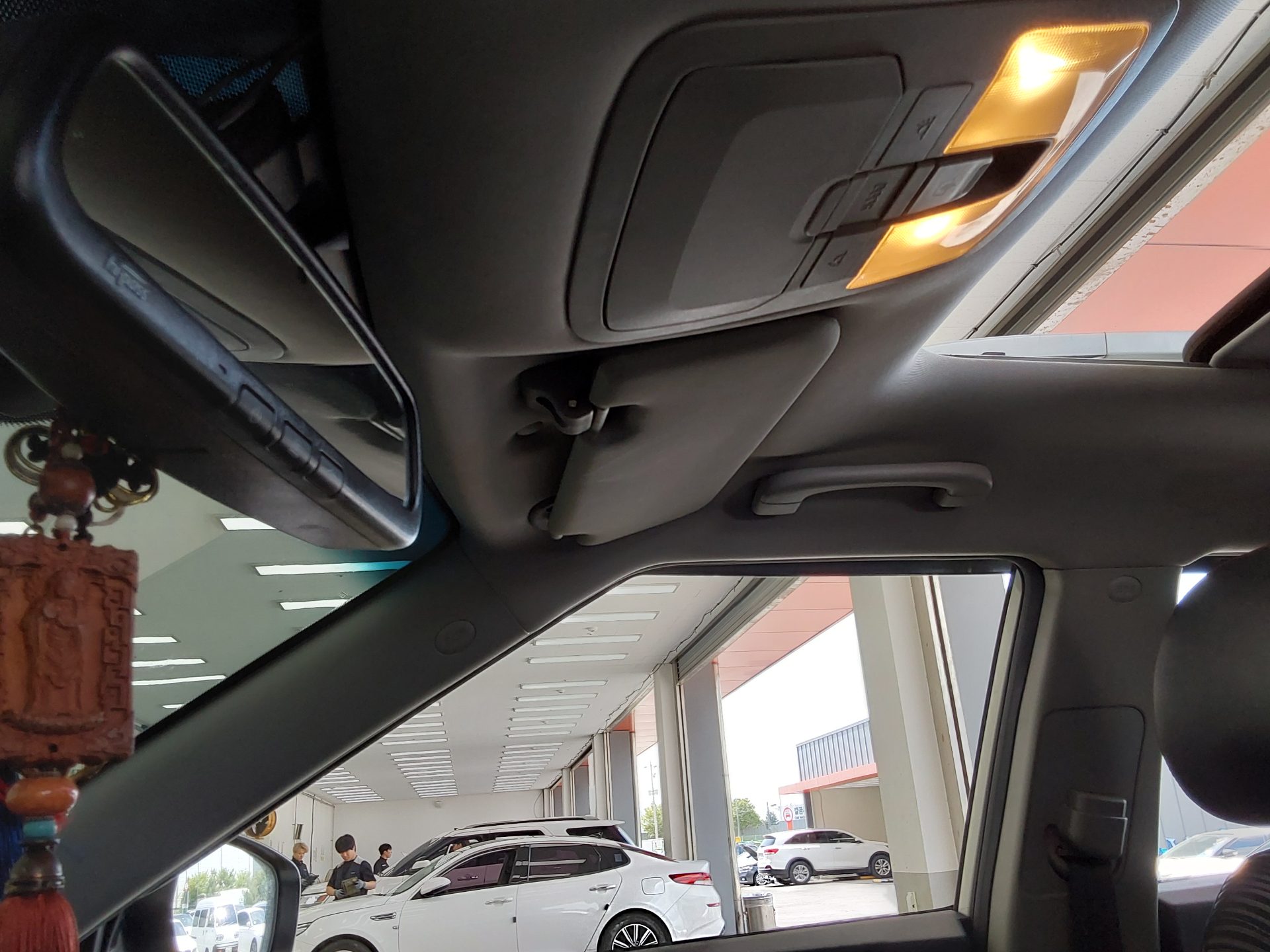 KG Mobility Tivoli 2016 - Image 18