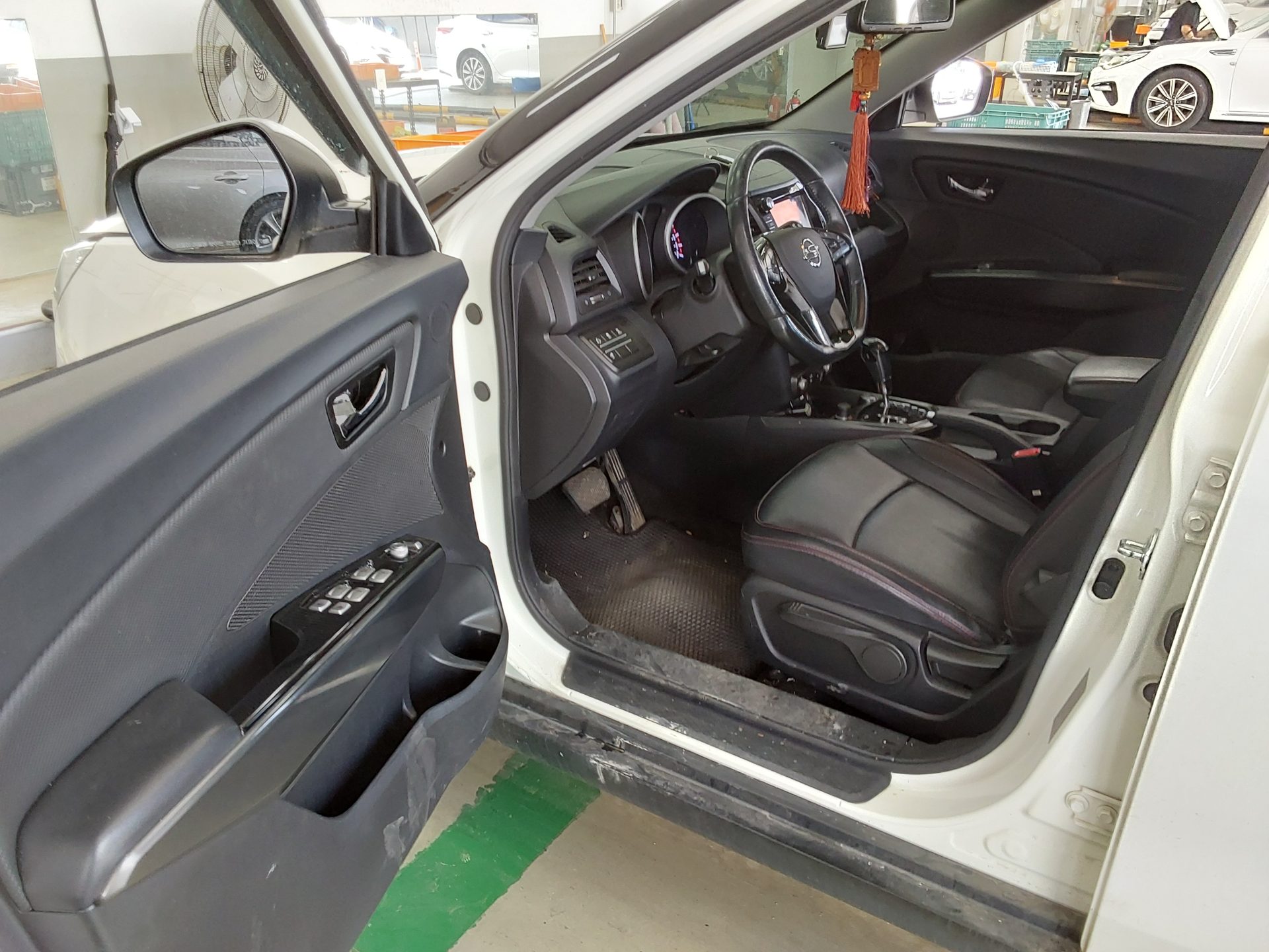 KG Mobility Tivoli 2016 - Image 10