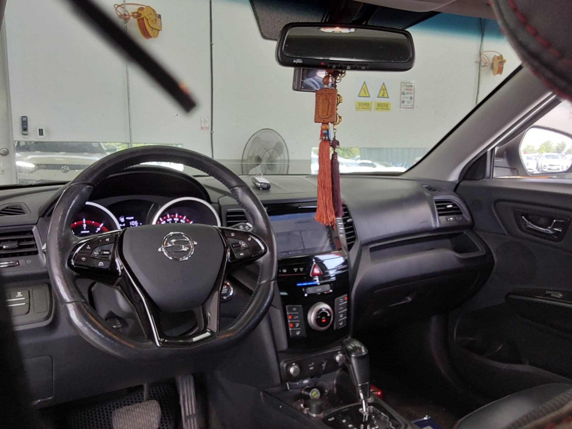 KG Mobility Tivoli 2016 - Image 11