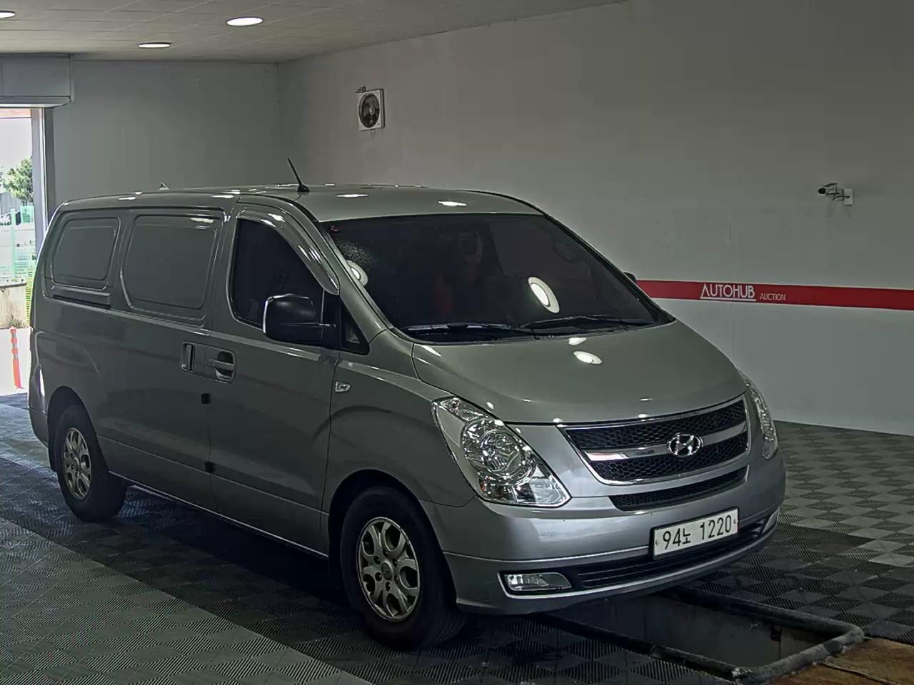 Hyundai Grand Starex 2015 - Image 2