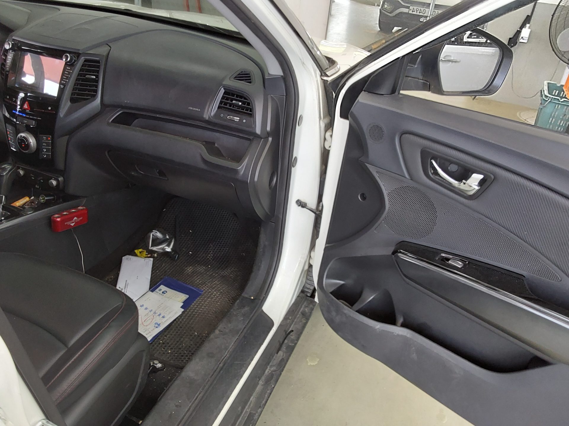 KG Mobility Tivoli 2016 - Image 14
