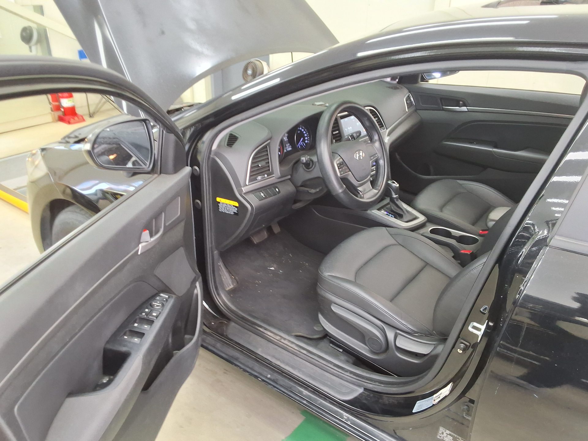 Hyundai Elantra 2016 - Image 9