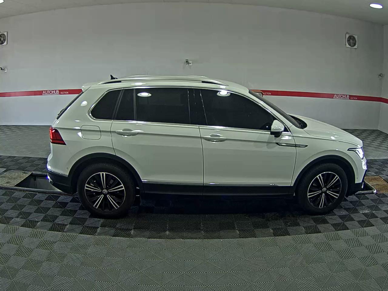 Volkswagen Tiguan 2023 - Image 3