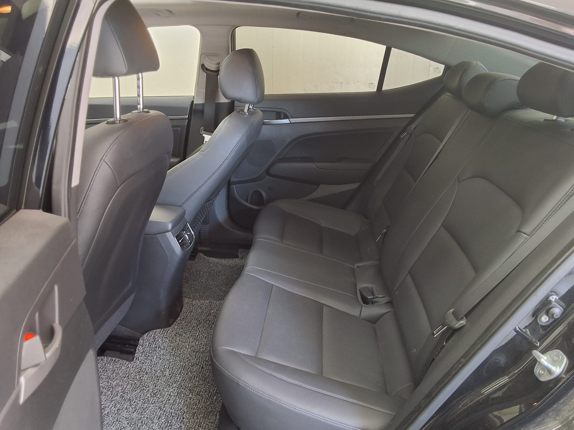 Hyundai Elantra 2016 - Image 11