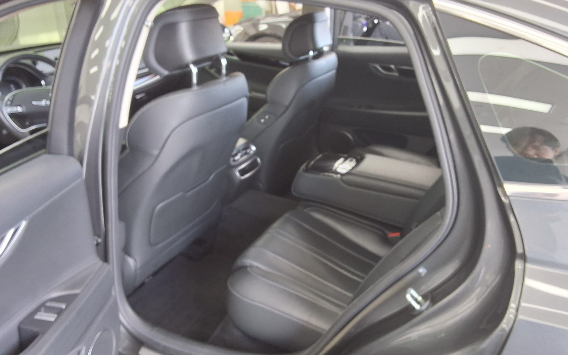 Hyundai Genesis 2021 - Image 11