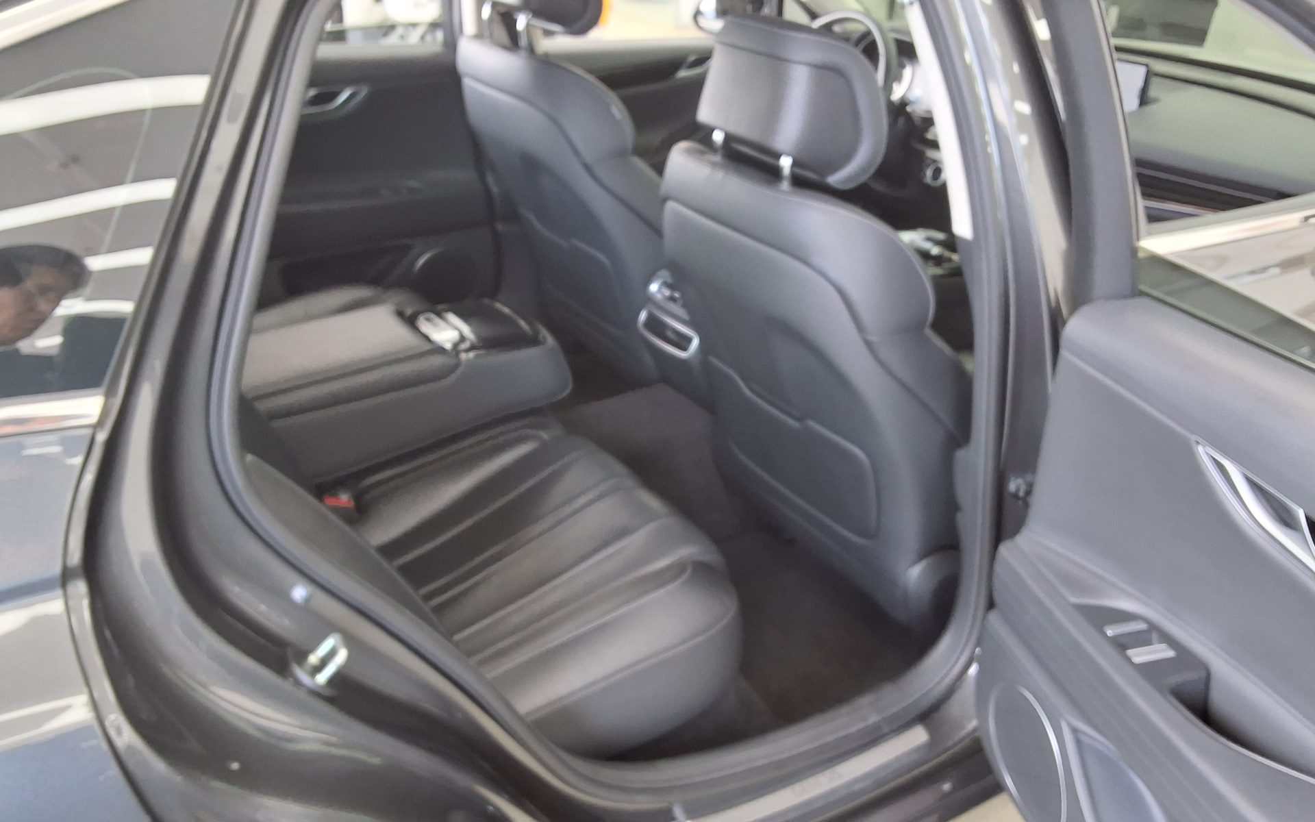 Hyundai Genesis 2021 - Image 12