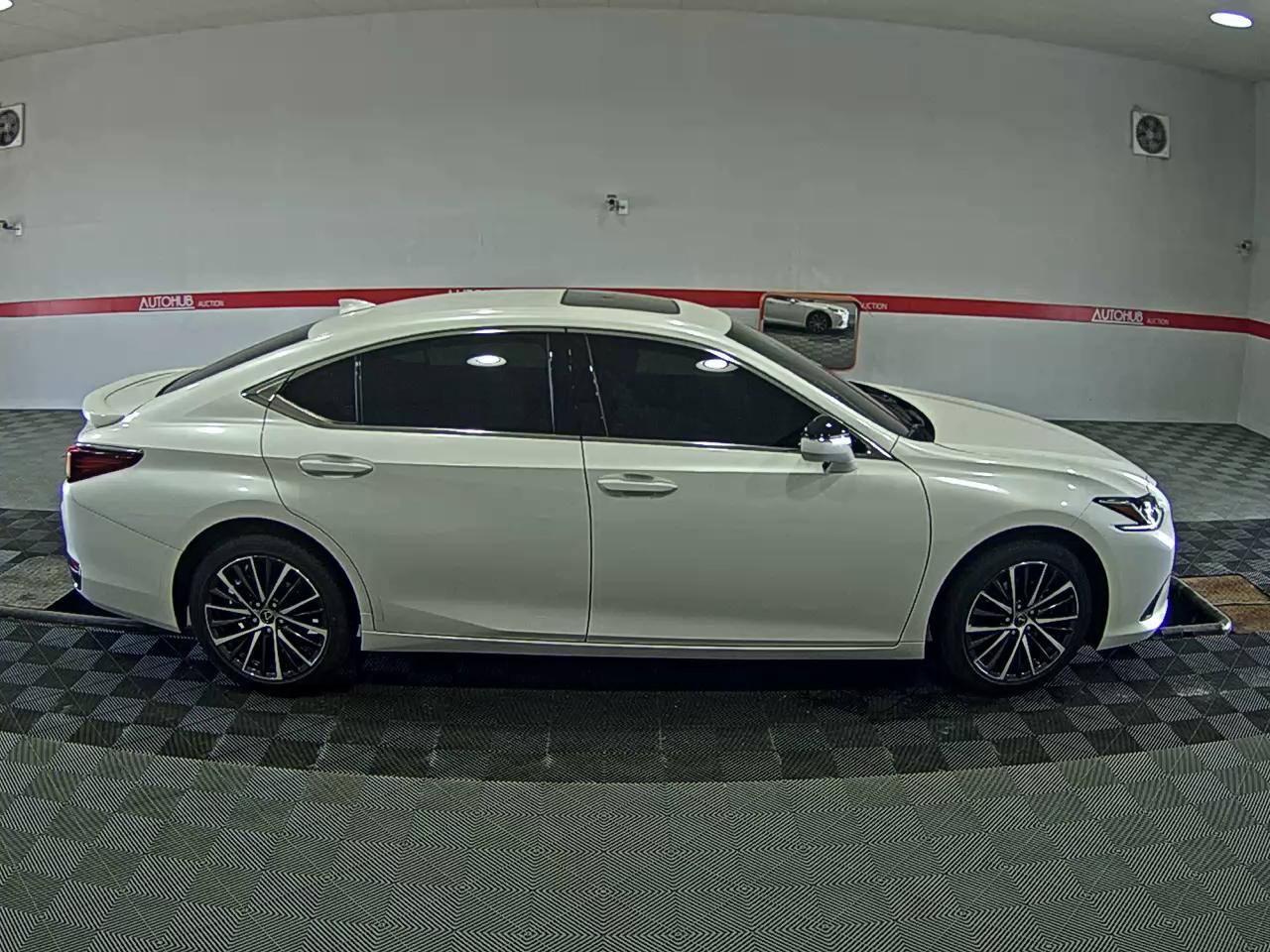 Lexus ES 2023 - Image 3