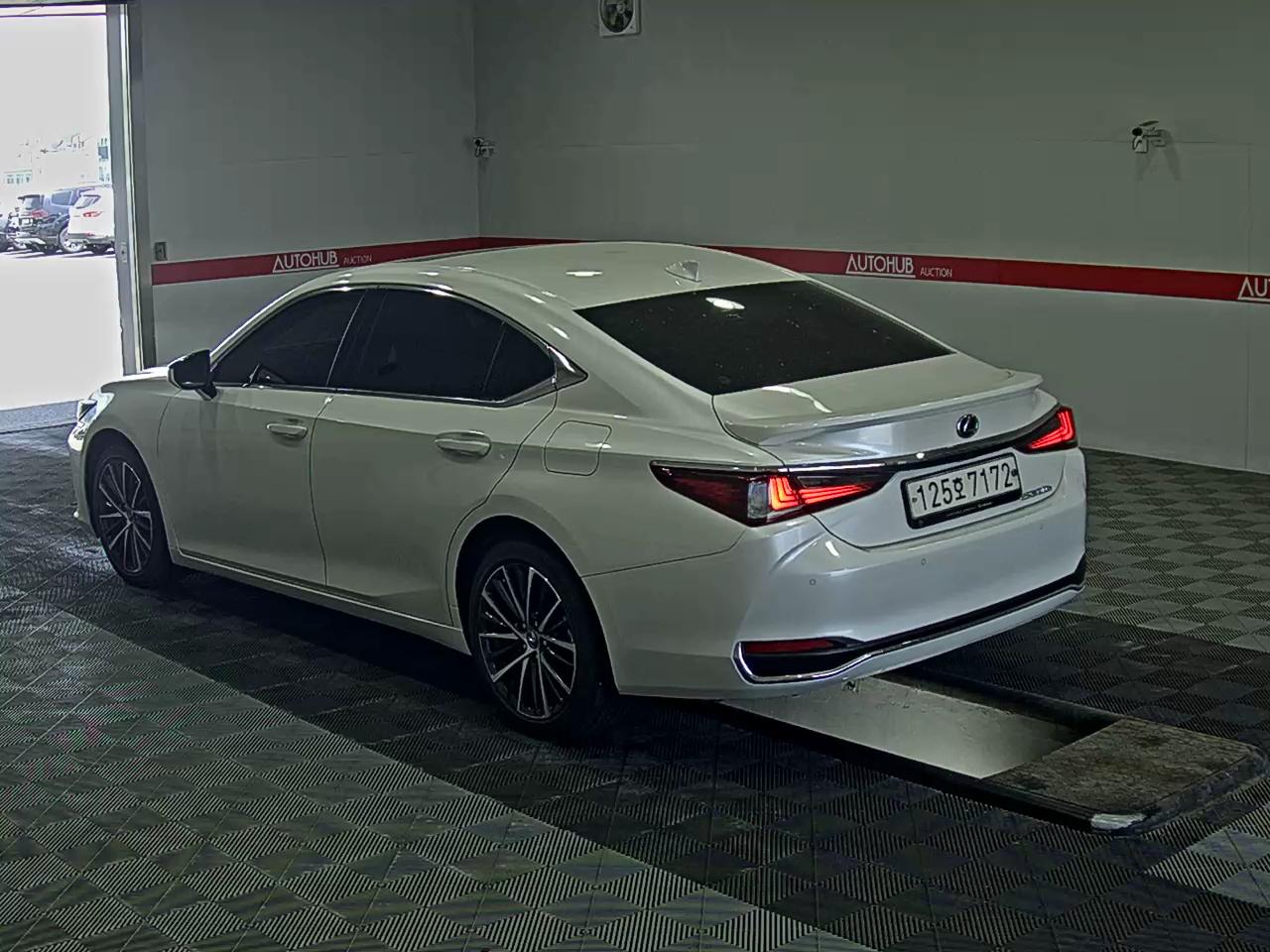 Lexus ES 2023 - Image 5