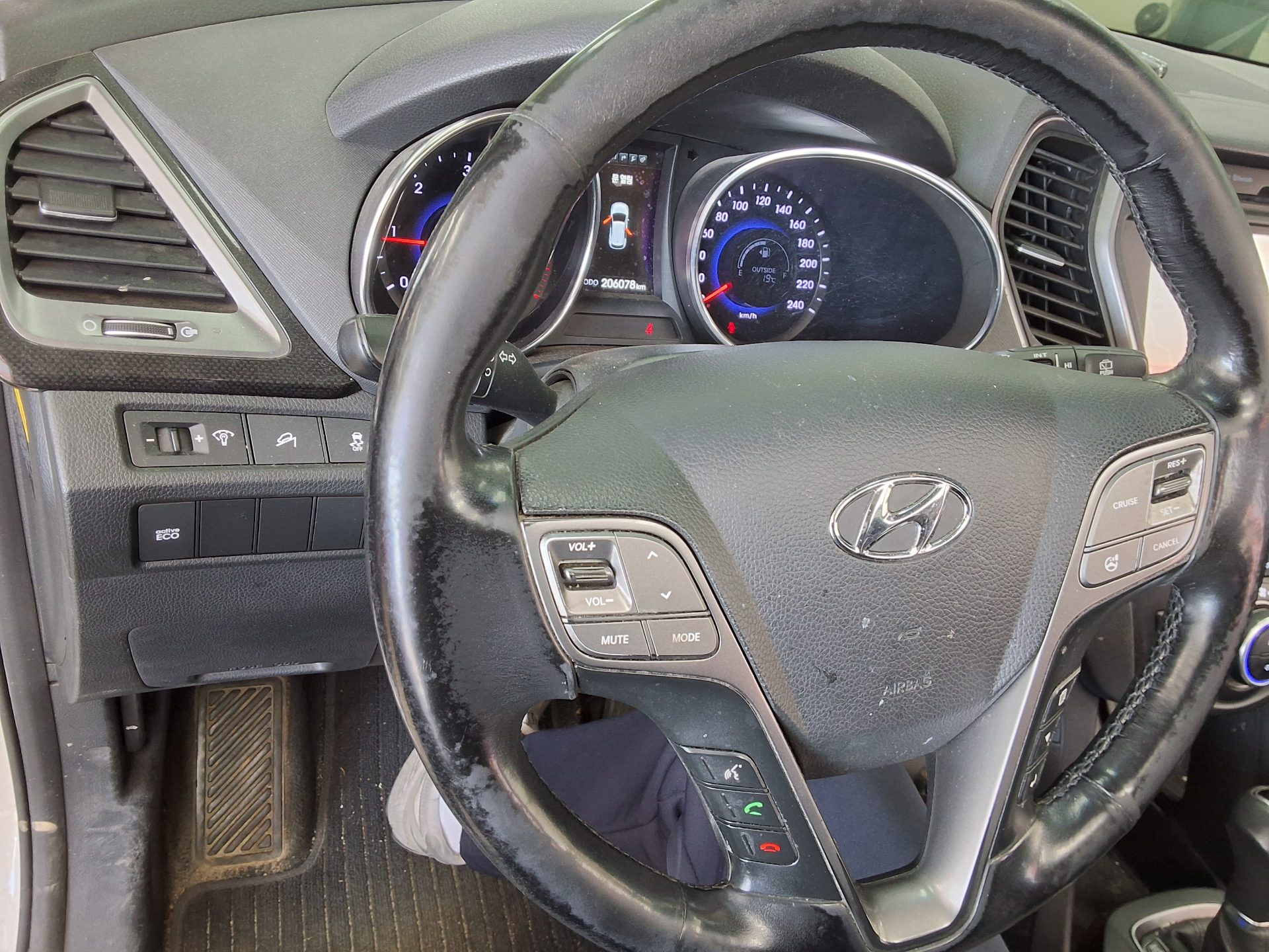 Hyundai Santa Fe 2013 - Image 16
