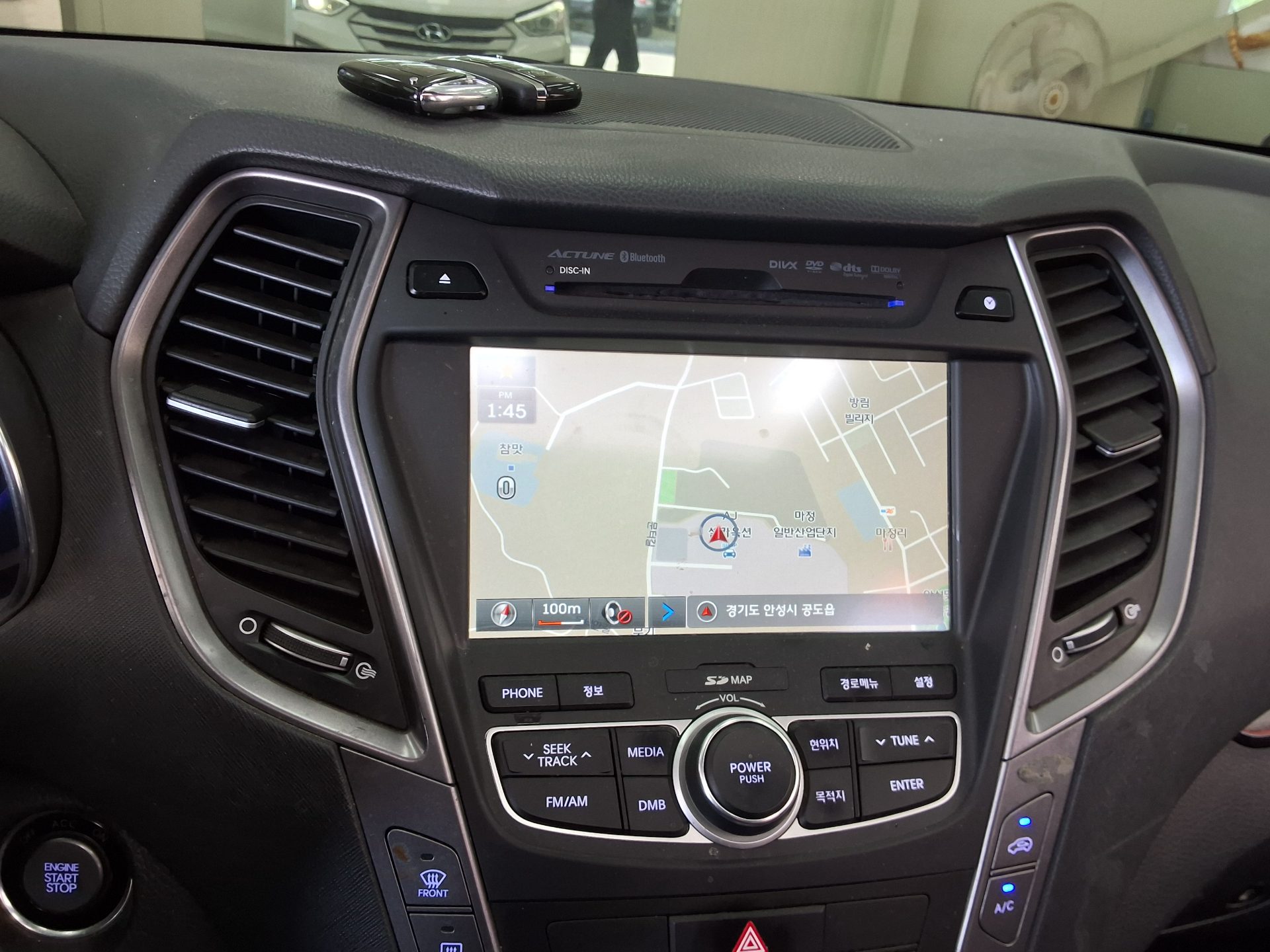 Hyundai Santa Fe 2013 - Image 18