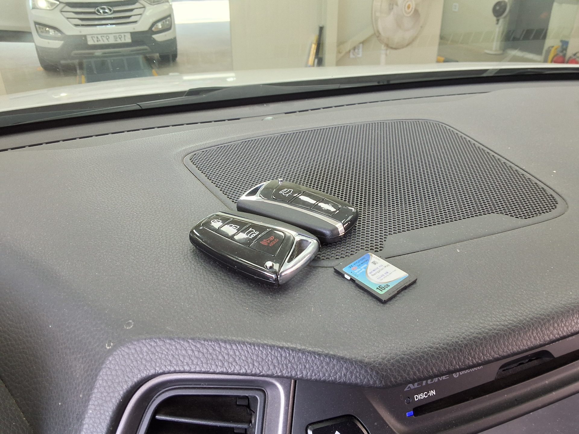 Hyundai Santa Fe 2013 - Image 19