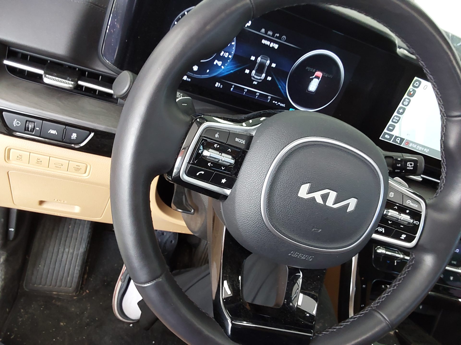 Kia SEDONA 2023 - Image 19