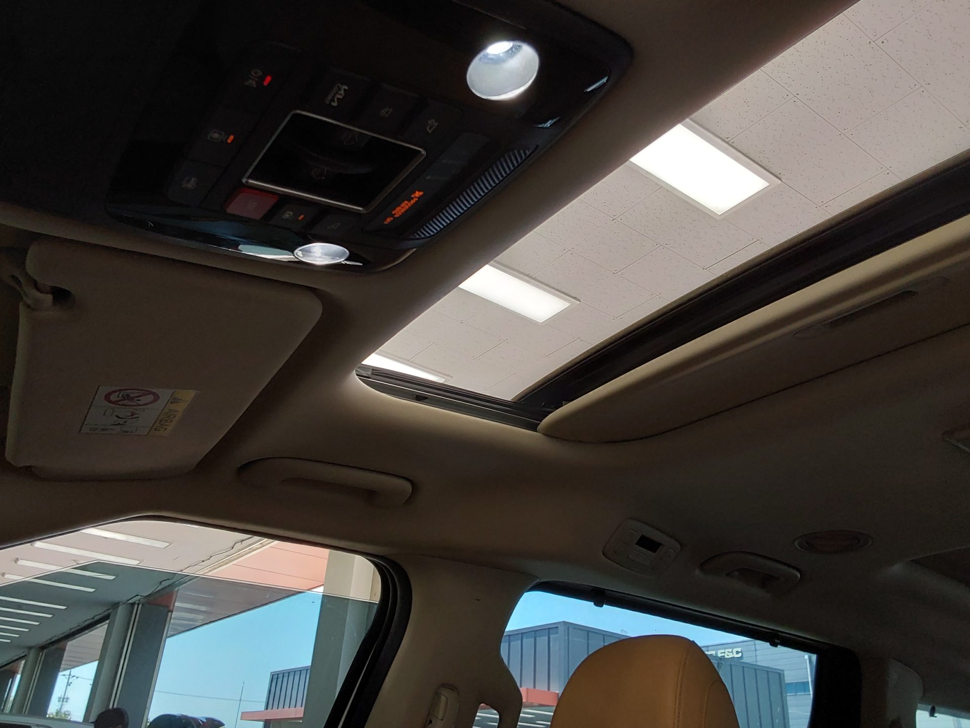 Kia SEDONA 2023 - Image 20