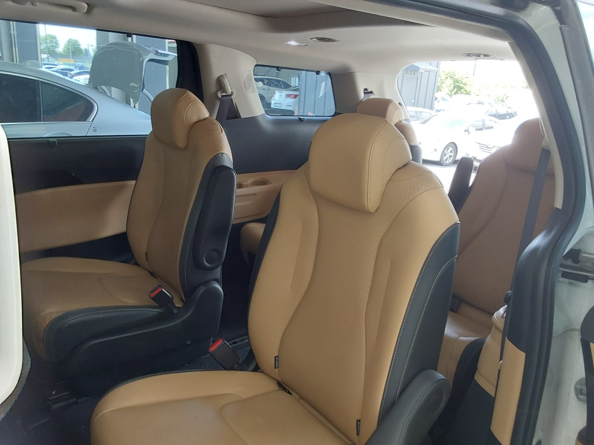Kia SEDONA 2023 - Image 12