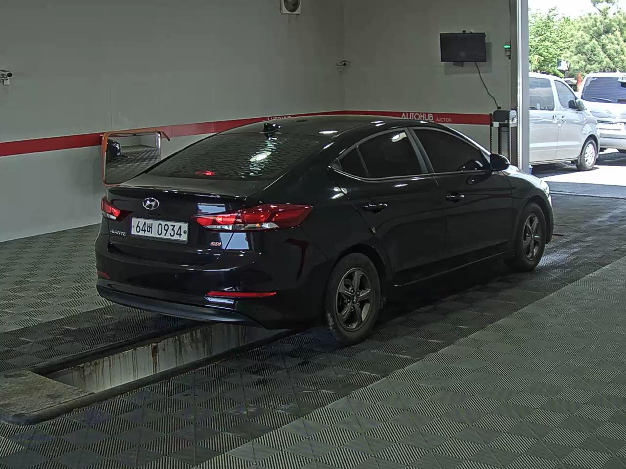 Hyundai Elantra 2016 - Image 4