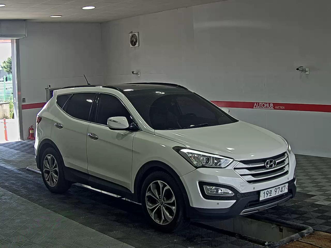 Hyundai Santa Fe 2013 - Image 2